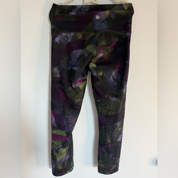 Lululemon Wunder Under Crop Size 4 - Picture 8 of 10